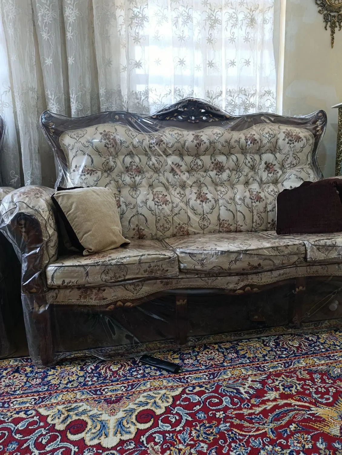 مبل سلطنتی نو معاوضه هم انجام میشود با مبل راحتی|مبلمان خانگی و میز عسلی|کرج, کمال‌شهر|دیوار