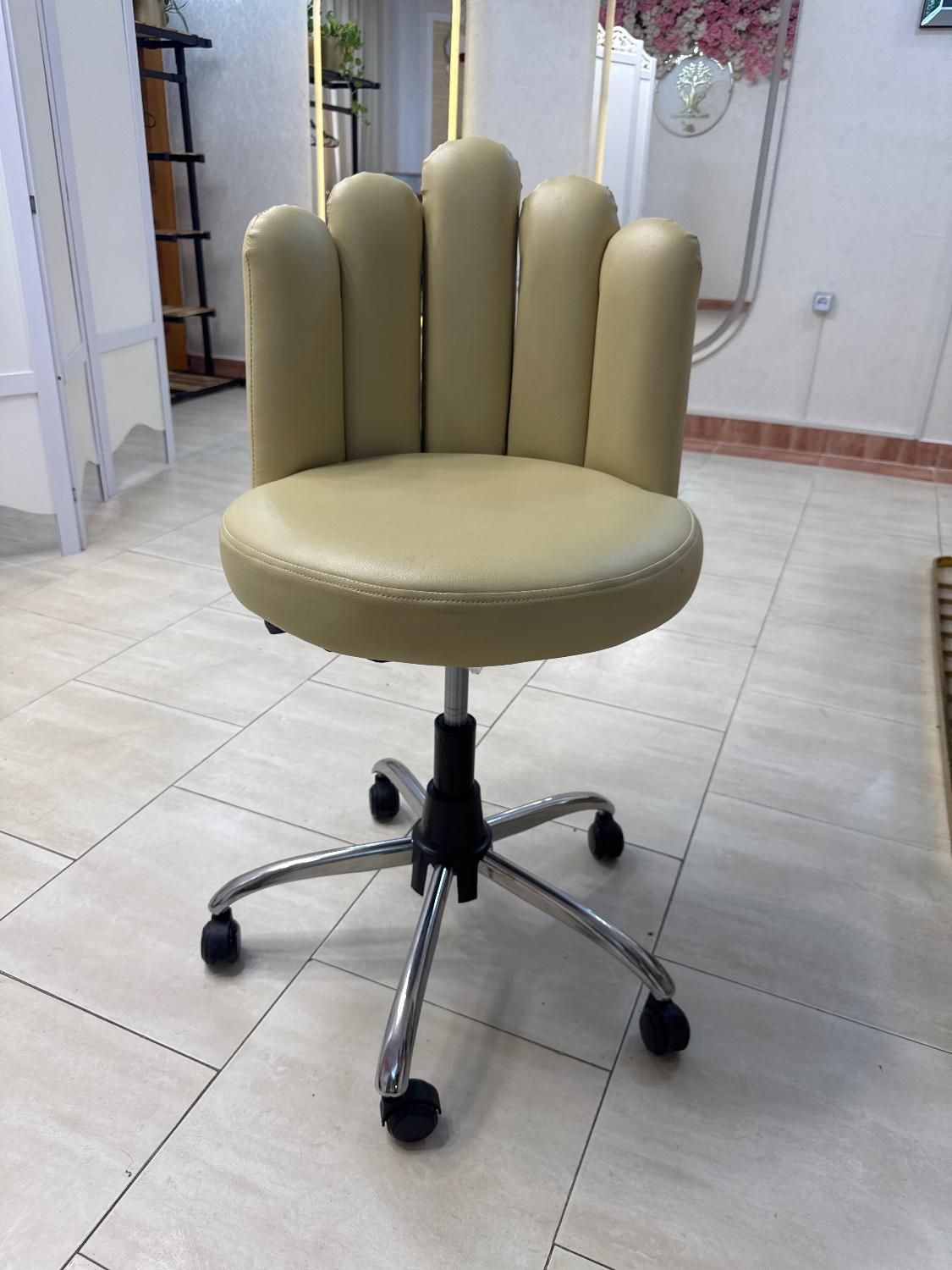 میز ناخن دو نفره|آرایشگاه و سالنهای زیبایی|رشت, گلباغ نماز|دیوار