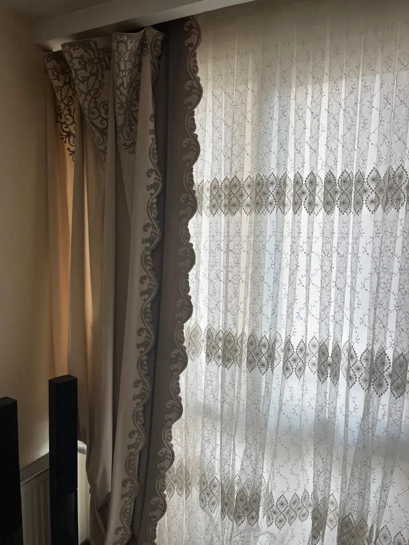 پرده گیپور طول ۳متر عرض ۲.۷۰ در حد نو همراه با۳پنل|پرده، رانر، رومیزی|تهران, حکیمیه|دیوار
