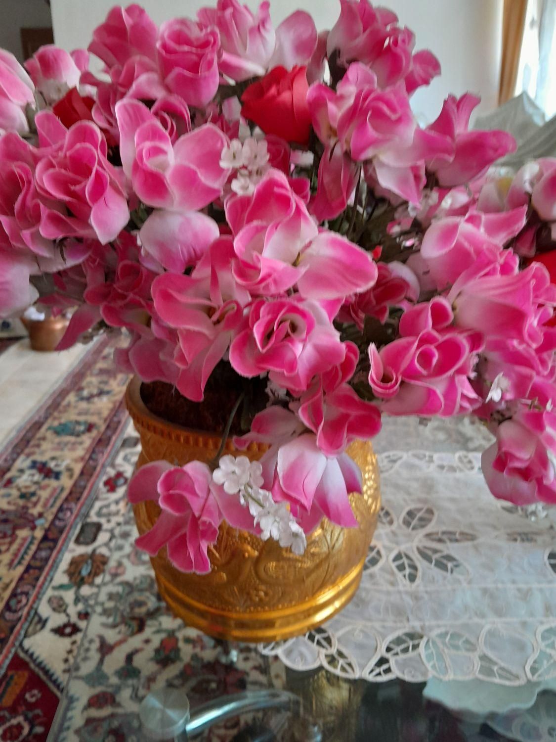 گلهای مصنوعی با گلدانهای سفالی و سبد حصیری|گل مصنوعی|ارومیه, |دیوار