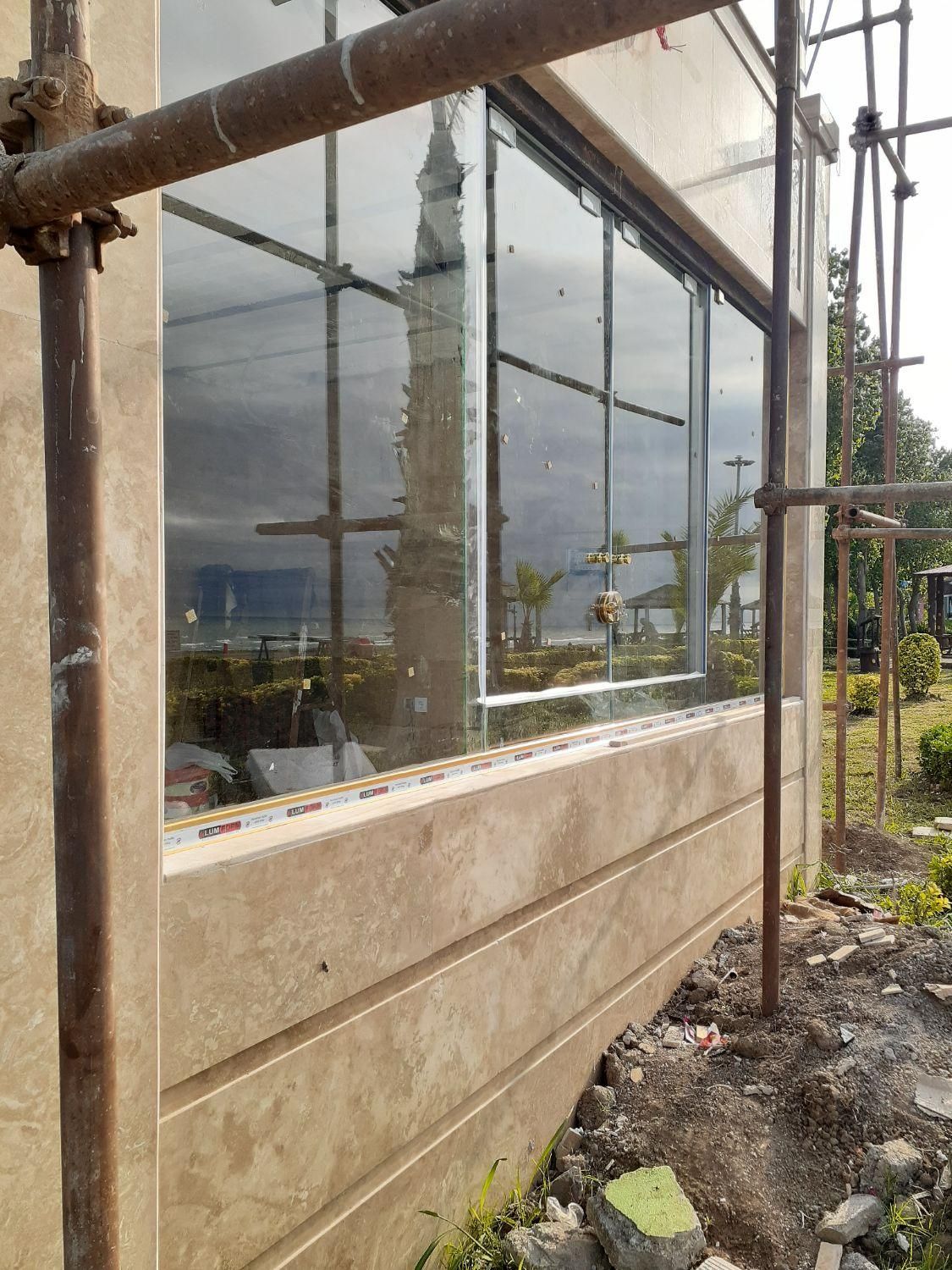 تهیه ونصب شیشه سکوریت|خدمات پیشه و مهارت|رشت, چمارسرا|دیوار