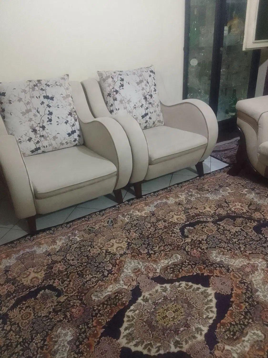 مبل راحتی ۴نفره|مبلمان خانگی و میز عسلی|تهران, هاشمی|دیوار