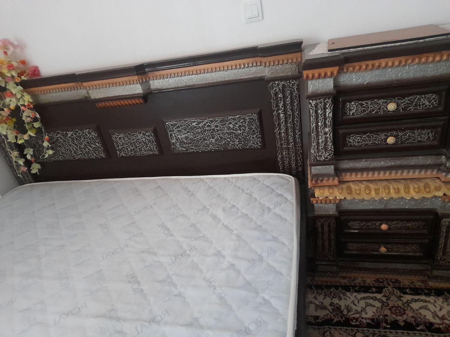 تخت دو نفره  چوب با کف چوب سالم.خوشخواب تمیز|تخت و سرویس خواب|شیروان (خراسان), |دیوار