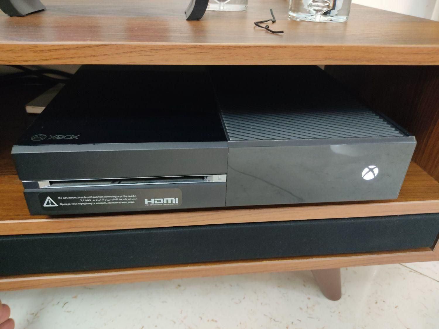 کنسول بازی Xbox One فوق العاده کم کار و تمیز فول|کنسول، بازی ویدئویی و آنلاین|نور, |دیوار
