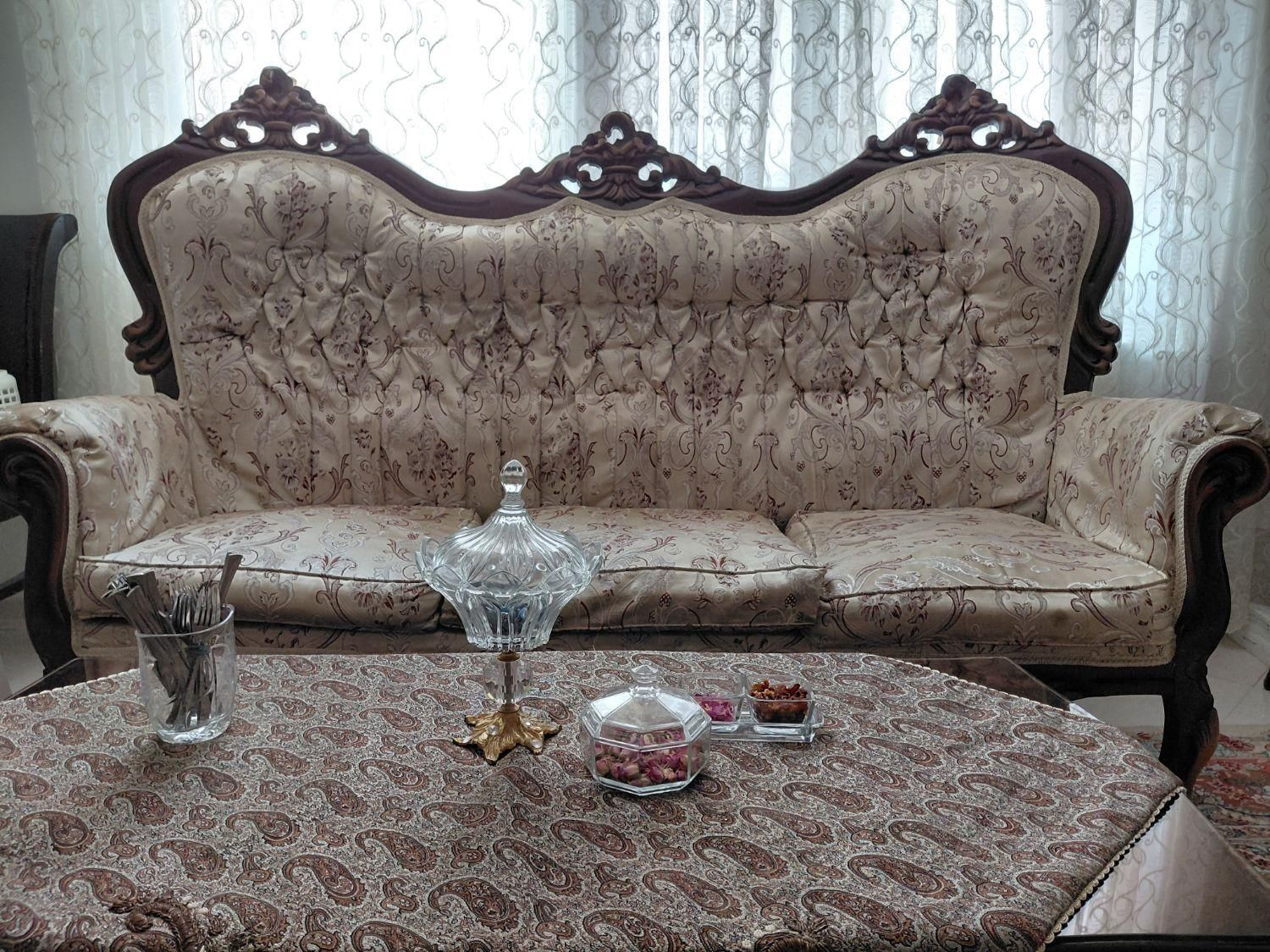 مبل ۹نفره با میز|مبلمان خانگی و میز عسلی|نیشابور, شهرک قدس|دیوار