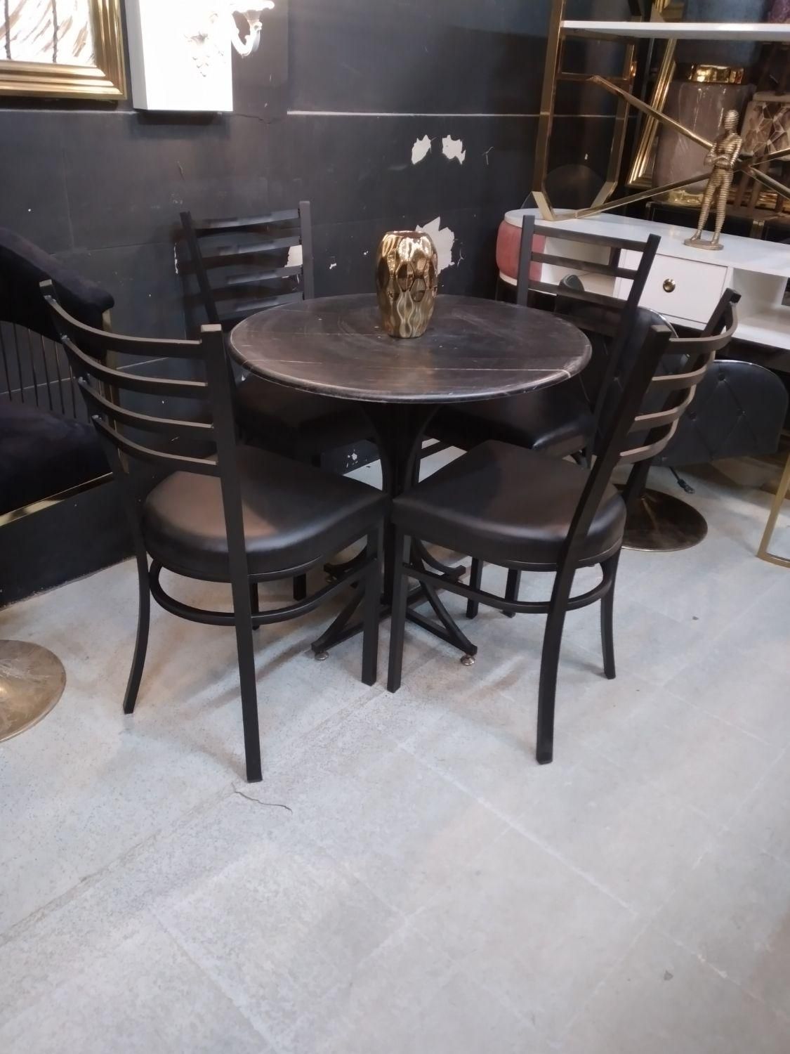 میز و صندلی کافه رستوران|صندلی و نیمکت|مشهد, خواجه ربیع|دیوار