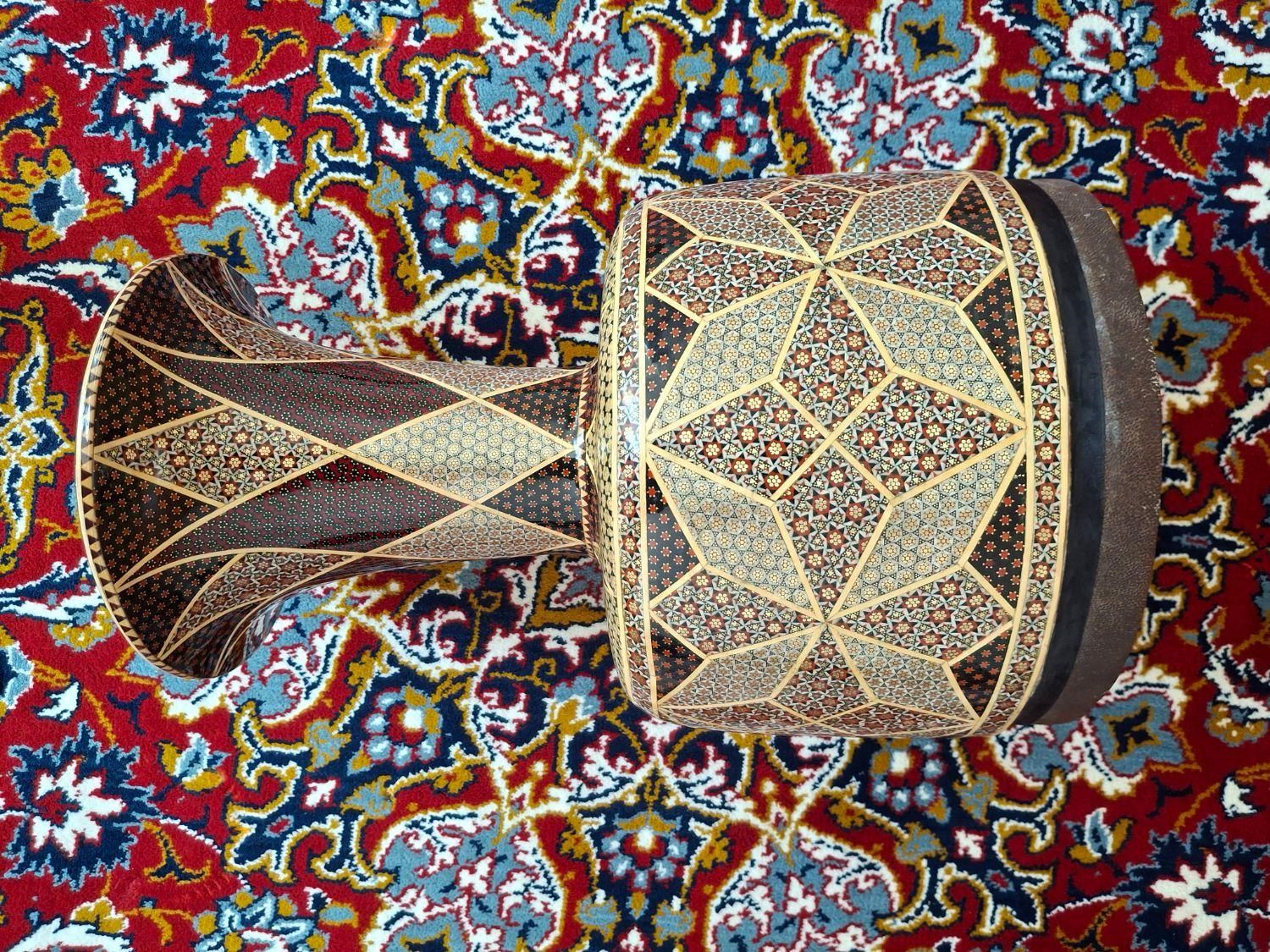 تنبک خاتم کاری شده بسیار خوش نقش|سازهای سنتی|اصفهان, بهارستان|دیوار