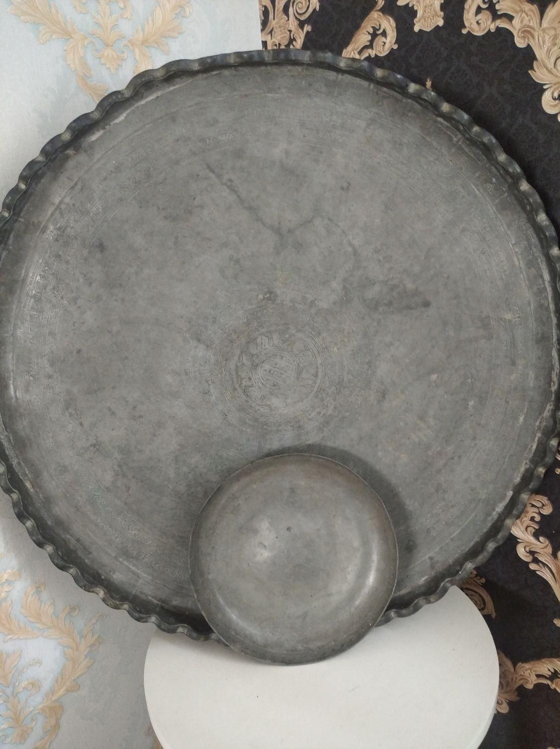سینی و بشقاب آنتیک متعلق به بیش از سیصد سال قبل|کلکسیون اشیاء عتیقه|قائم‌شهر, |دیوار