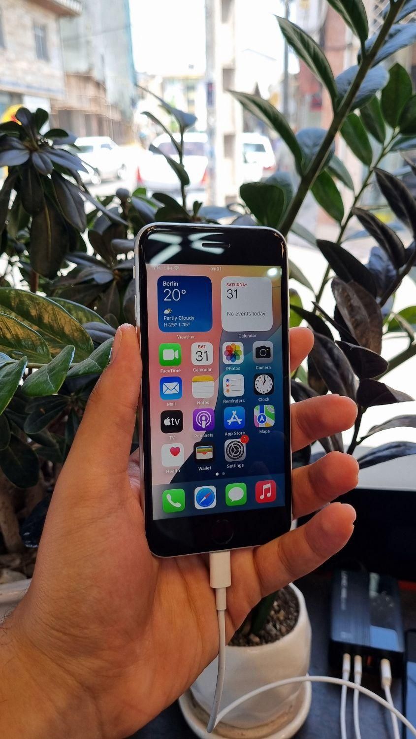 اپل iPhone SE (2020) با حافظهٔ ۱۲۸ گیگابایت|موبایل|رشت, منظریه|دیوار