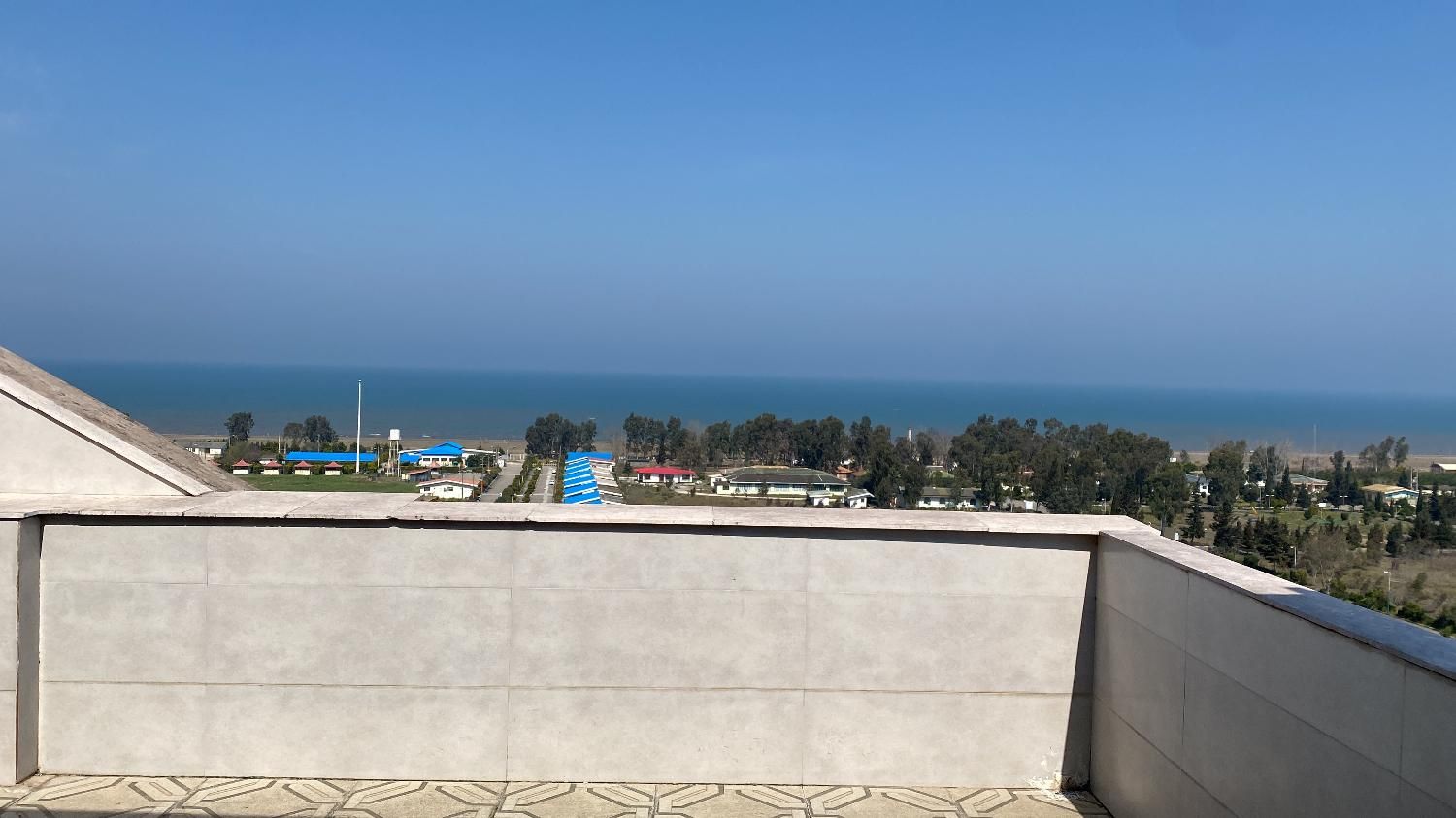 اپارتمان طبقه ۱۰ بلندترین ساختمان فرح اباد|اجارهٔ کوتاهمدت آپارتمان و سوئیت|فرح آباد, |دیوار