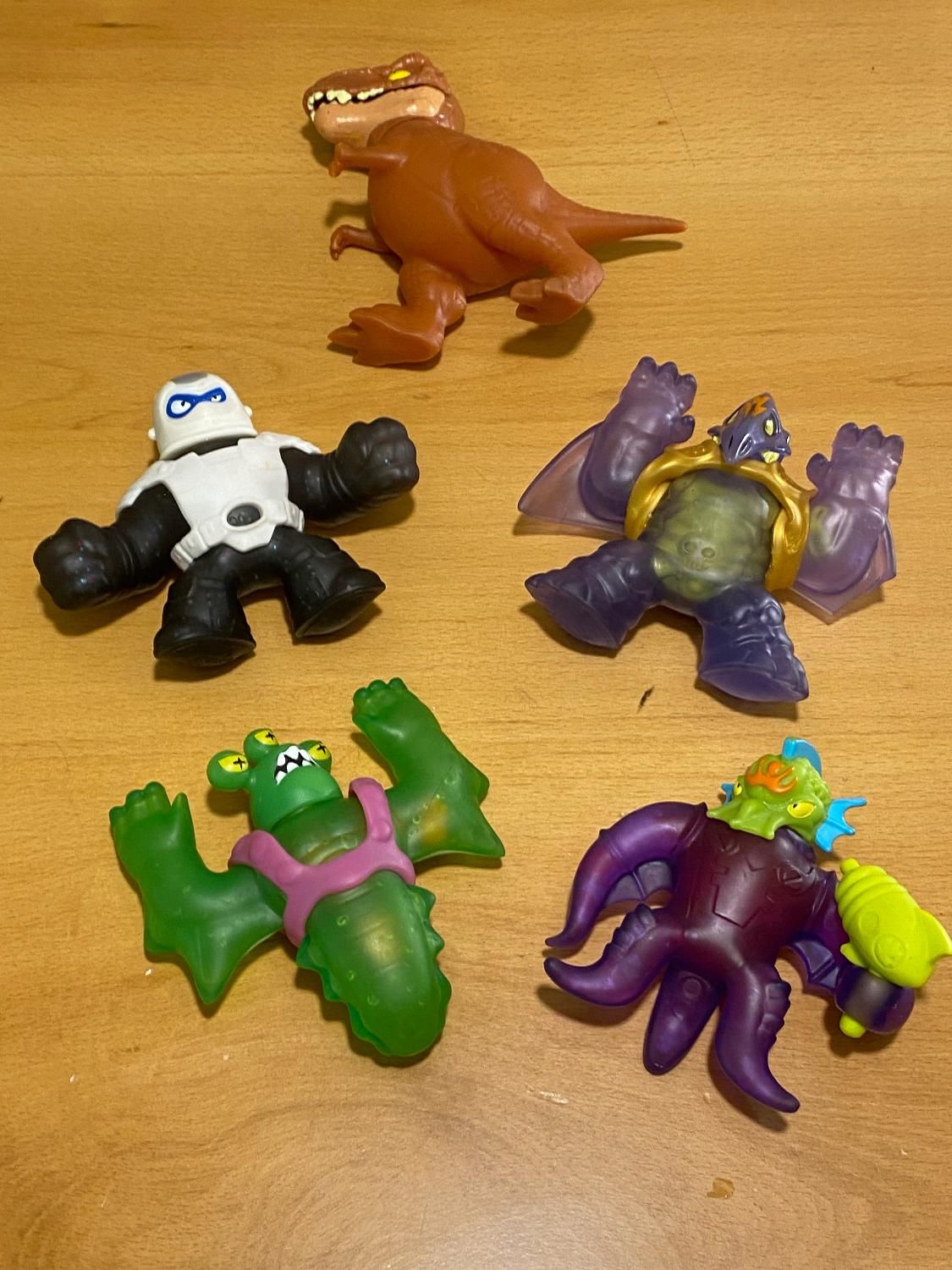 شخصیتهای Goo jit Zu و ست بازی bakugan|اسباب‌‌بازی|تهران, قیطریه|دیوار