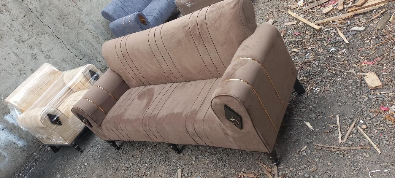 مبل راحتی لیانا|مبلمان خانگی و میز عسلی|پرند, فاز ۶|دیوار