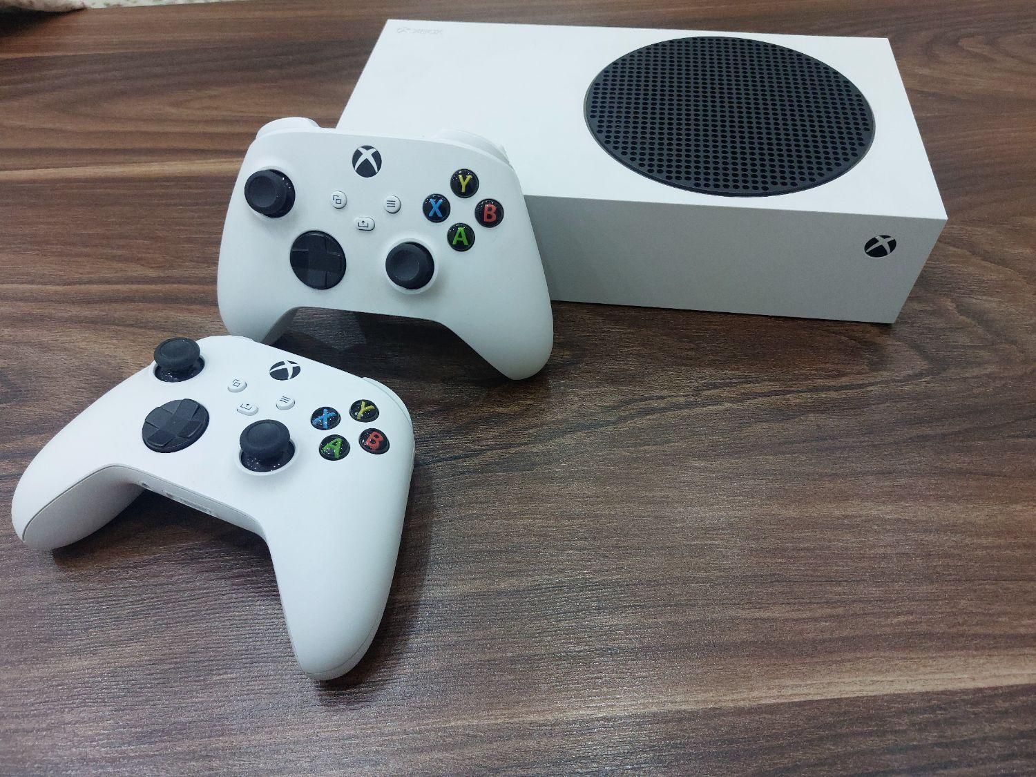 xbox seris sتمیز  همراه دو دسته|کنسول، بازی ویدئویی و آنلاین|اصفهان, بیدآباد|دیوار