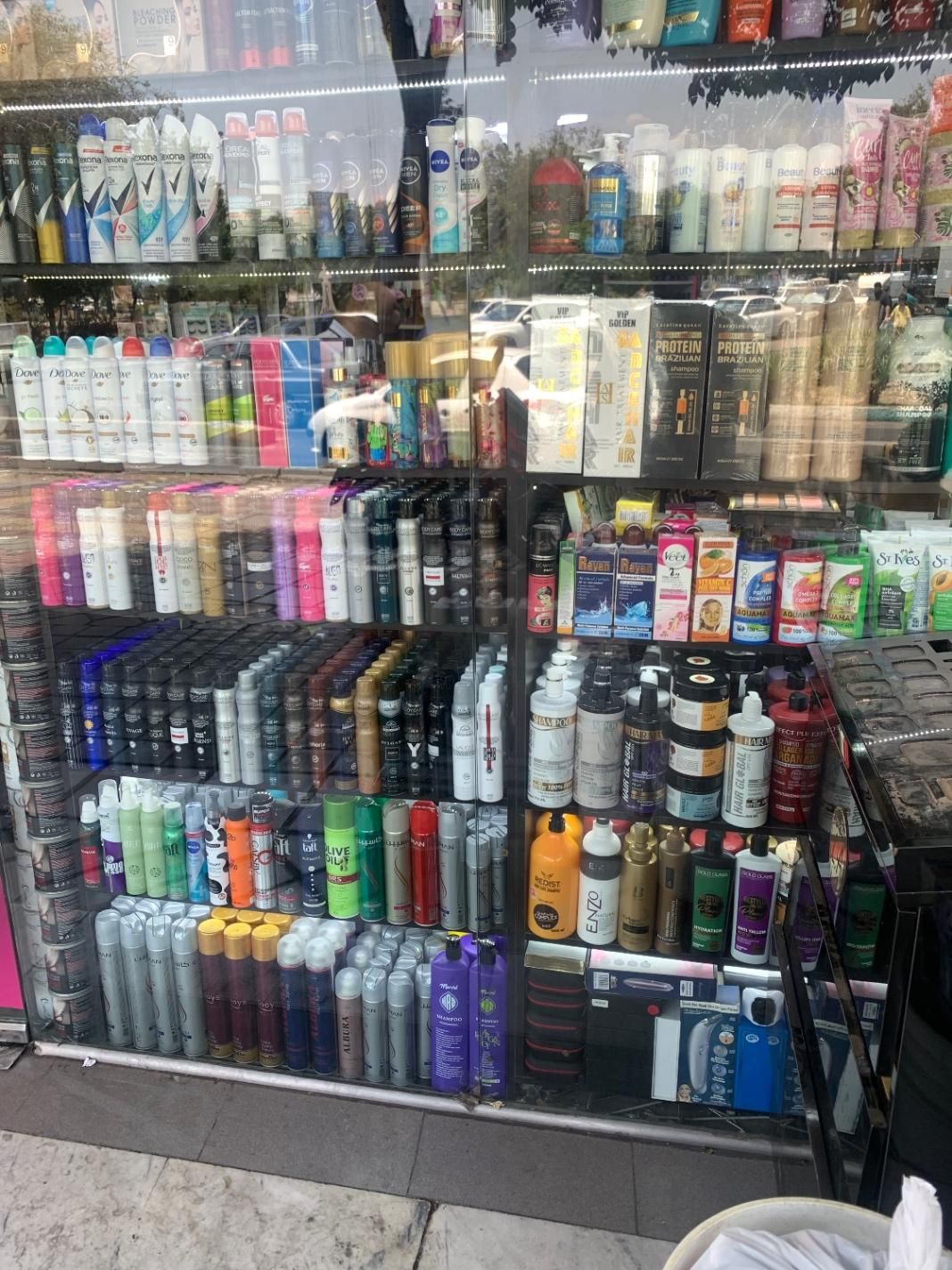 همکار خانم و آقا آرایشی عطر و ادکلن باسابقه کار|استخدام بازاریابی و فروش|تهران, نازی‌آباد|دیوار