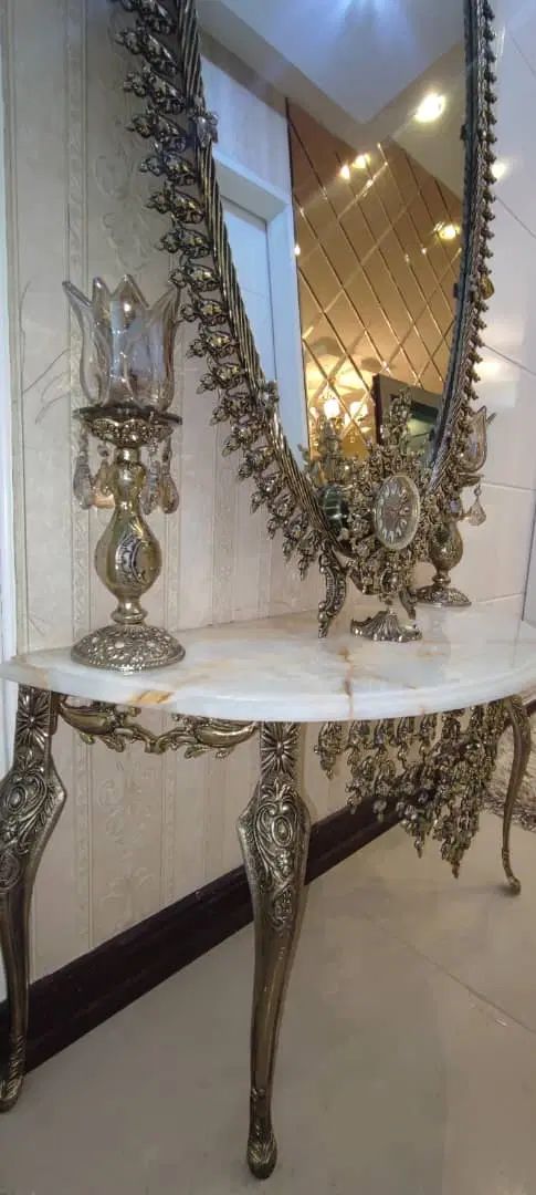 آینه و شمعدان برنجی|بوفه، ویترین، کنسول|تهران, نیروی هوایی (پیروزی)|دیوار
