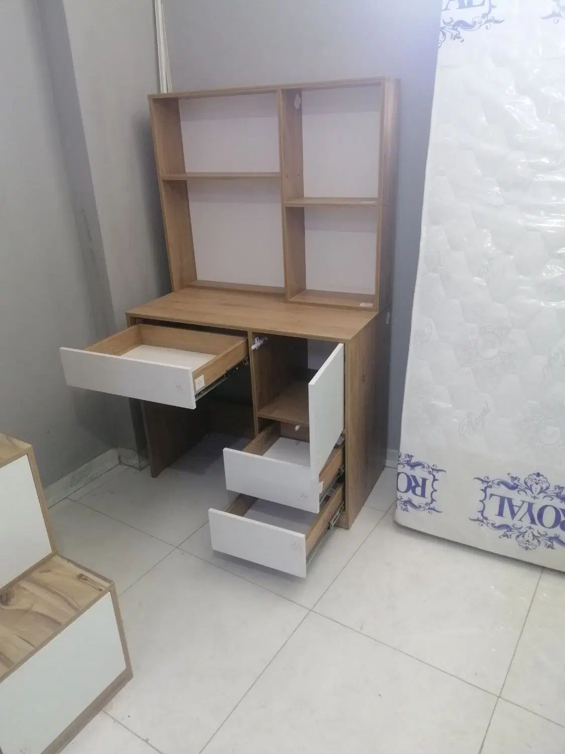میز تحریر میزتحریر کتابخانه دار تک درب سه کشو|میز تحریر و کامپیوتر|اصفهان, شیخ طوسی|دیوار