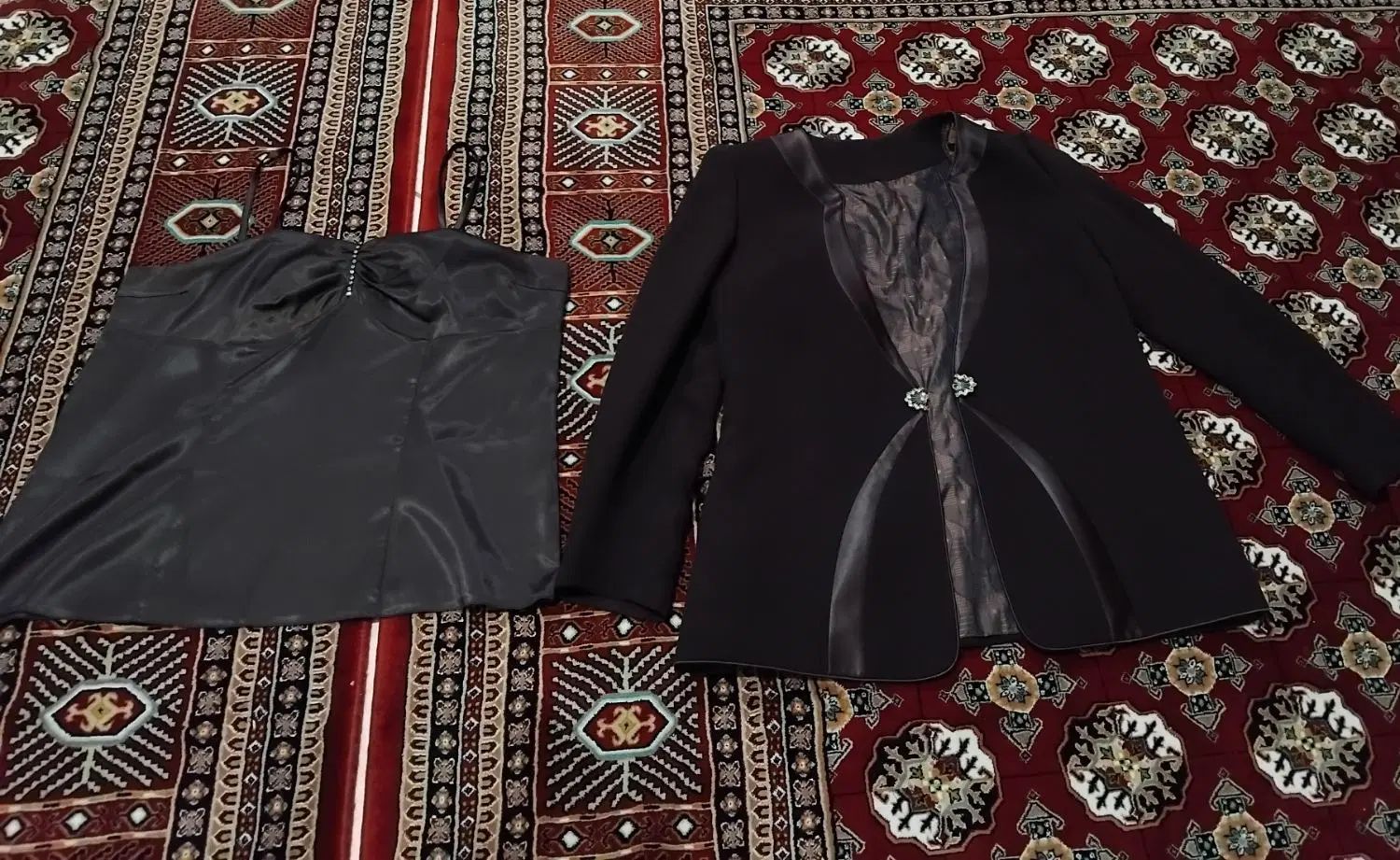 ۲ عدد مانتو و یکدست کت و تاپ همگی ۳۰۰ تومان|لباس|گرگان, |دیوار