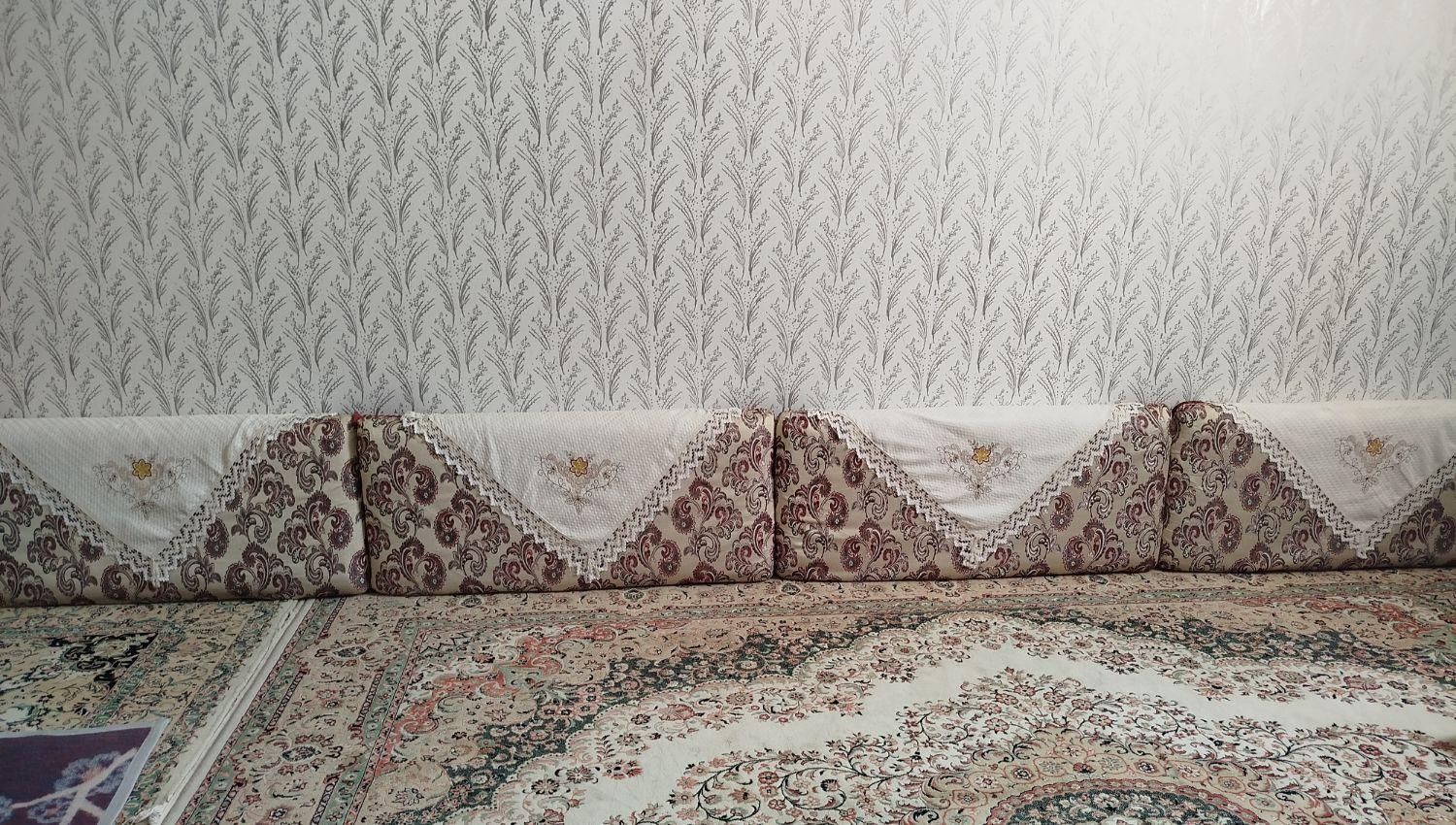 پشتی کارکرده در حد نو|پشتی|کوهدشت, |دیوار