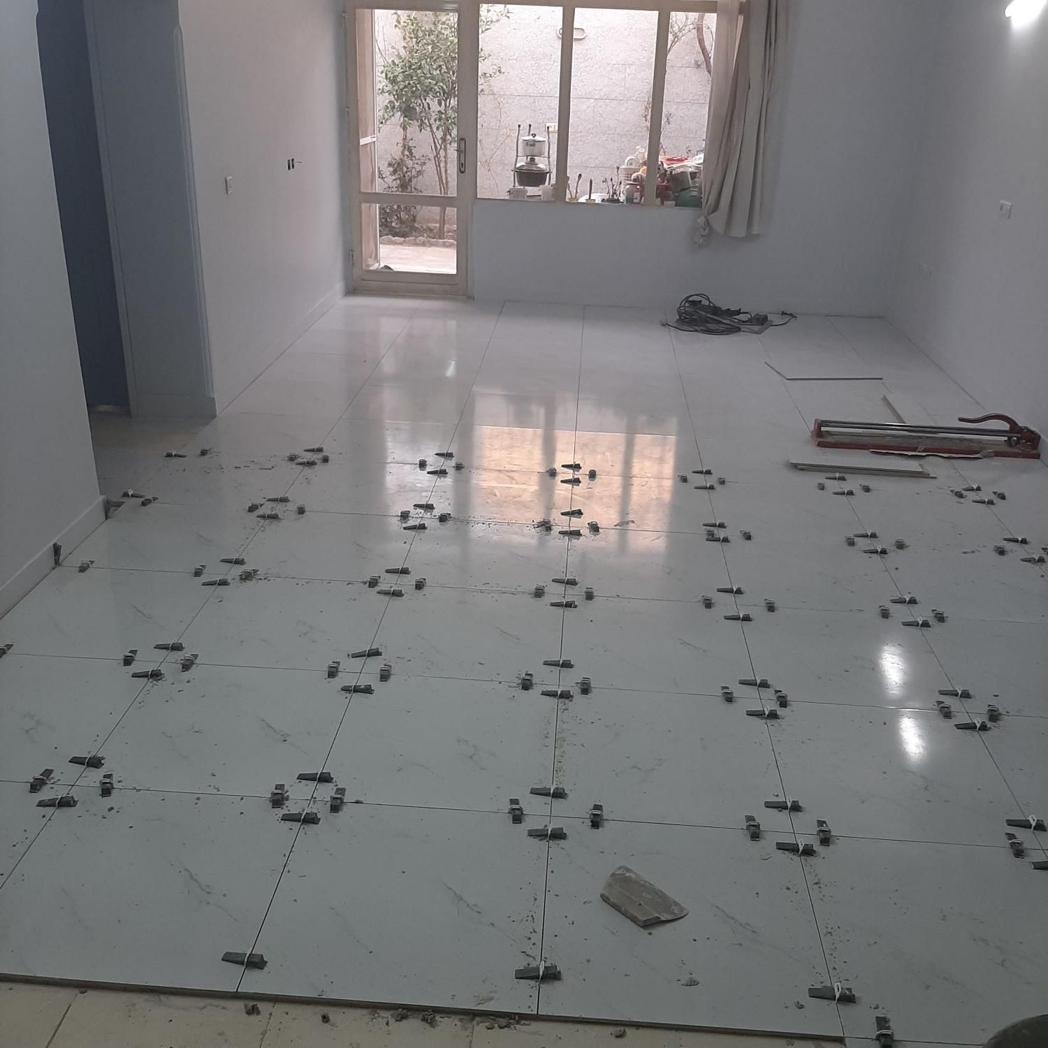 کاشیکارنصب کاشی و سرامیک چسبی کاشی کار|خدمات پیشه و مهارت|اصفهان, قائمیه|دیوار