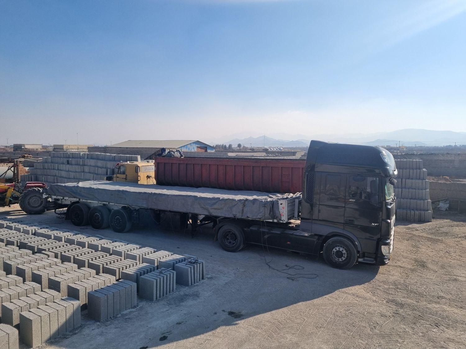 بزرگترین کارگاه تولید جدول کانیو بلوک و بلوکفرش|مصالح و تجهیزات ساختمان|نجف‌آباد, شهرک صنعتی نجف آباد ۲|دیوار