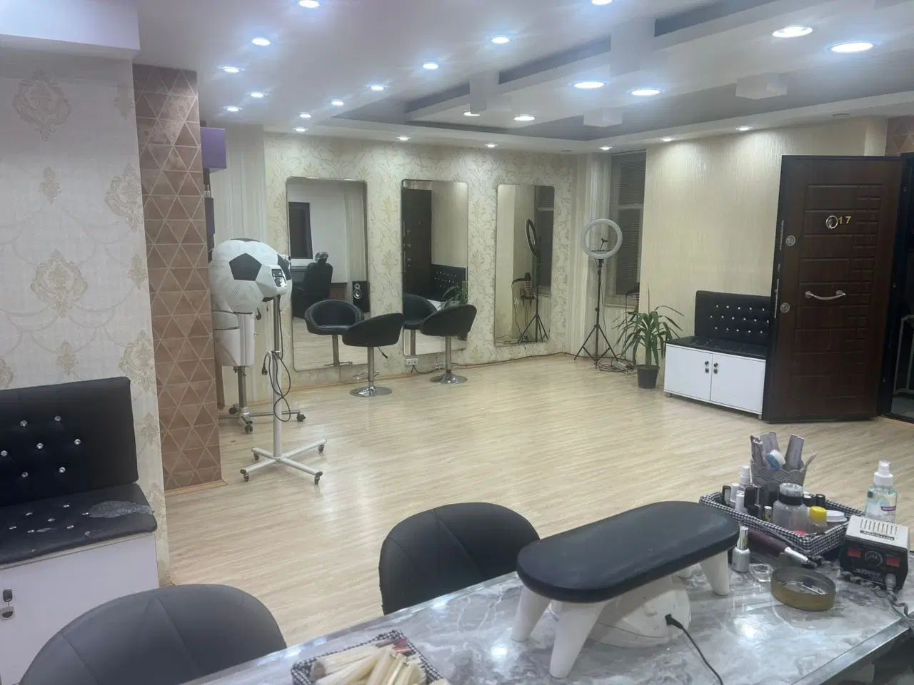 ۸۰ متر یک خواب سالن فلت/ رو به نما تابلو خور|اجارهٔ دفتر کار، اتاق اداری، مطب|کرج, شاهین‌ویلا|دیوار