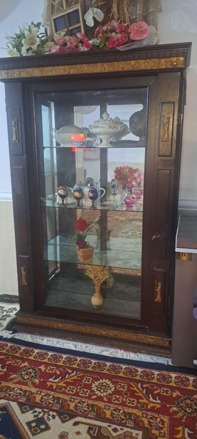 بوفه قیمت یک میلیون پانصد هزار تومان|بوفه، ویترین، کنسول|جم, |دیوار