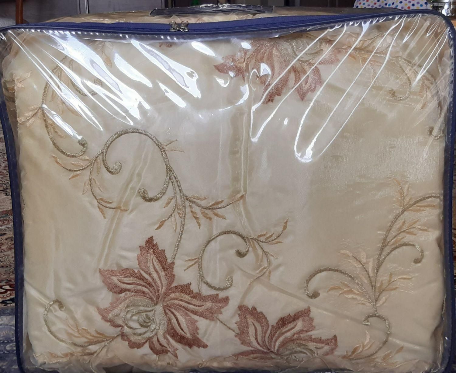 روتختی۲نفره و ۲ عدد بالشت (قیمت ۲/۰۰۰/۰۰۰ تومان)|سرویس روتختی|اصفهان, بهارستان|دیوار