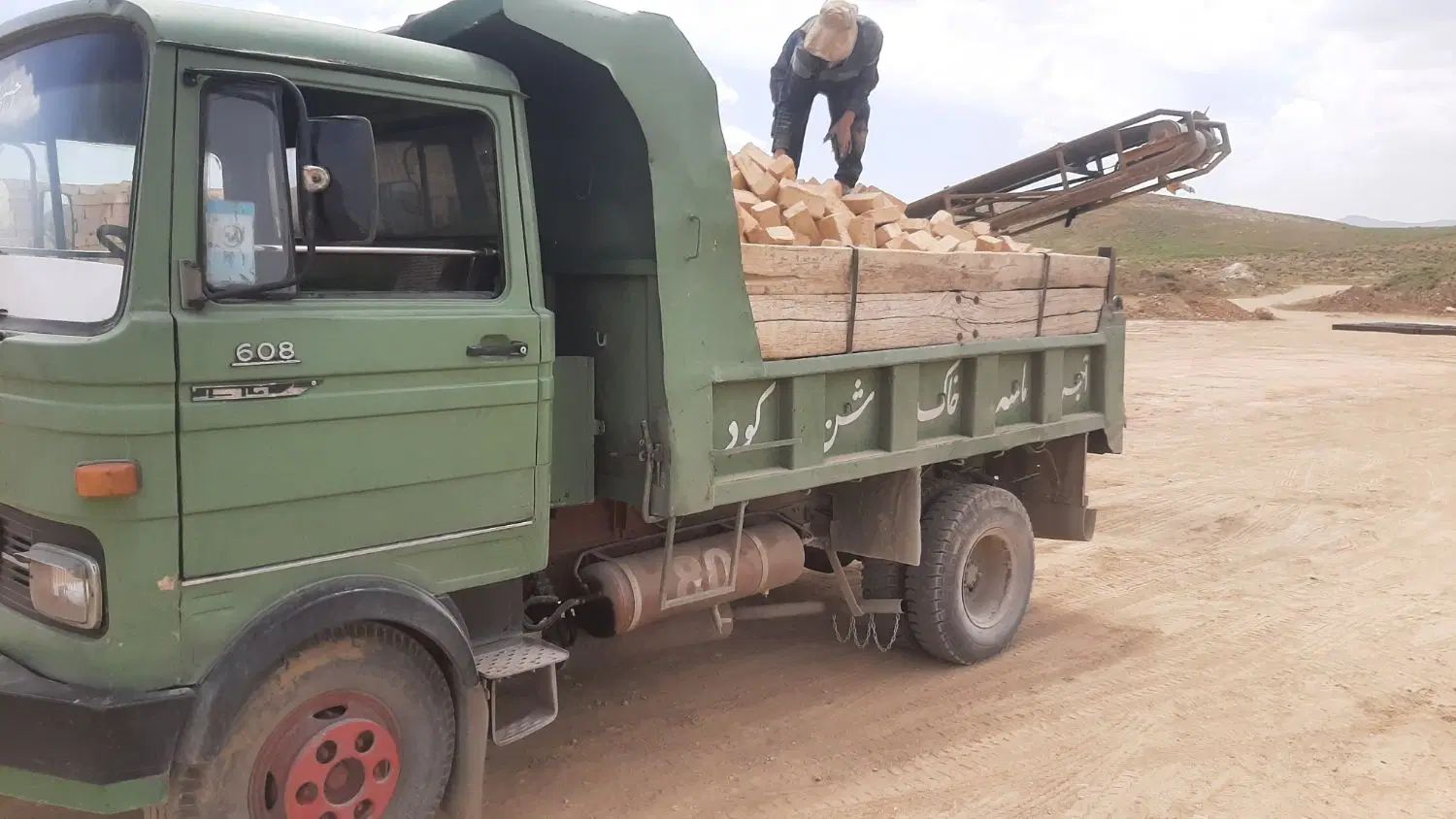 فروش ماسه آجر شن خاک نخاله بلوک پوکه|مصالح و تجهیزات ساختمان|بروجرد, |دیوار