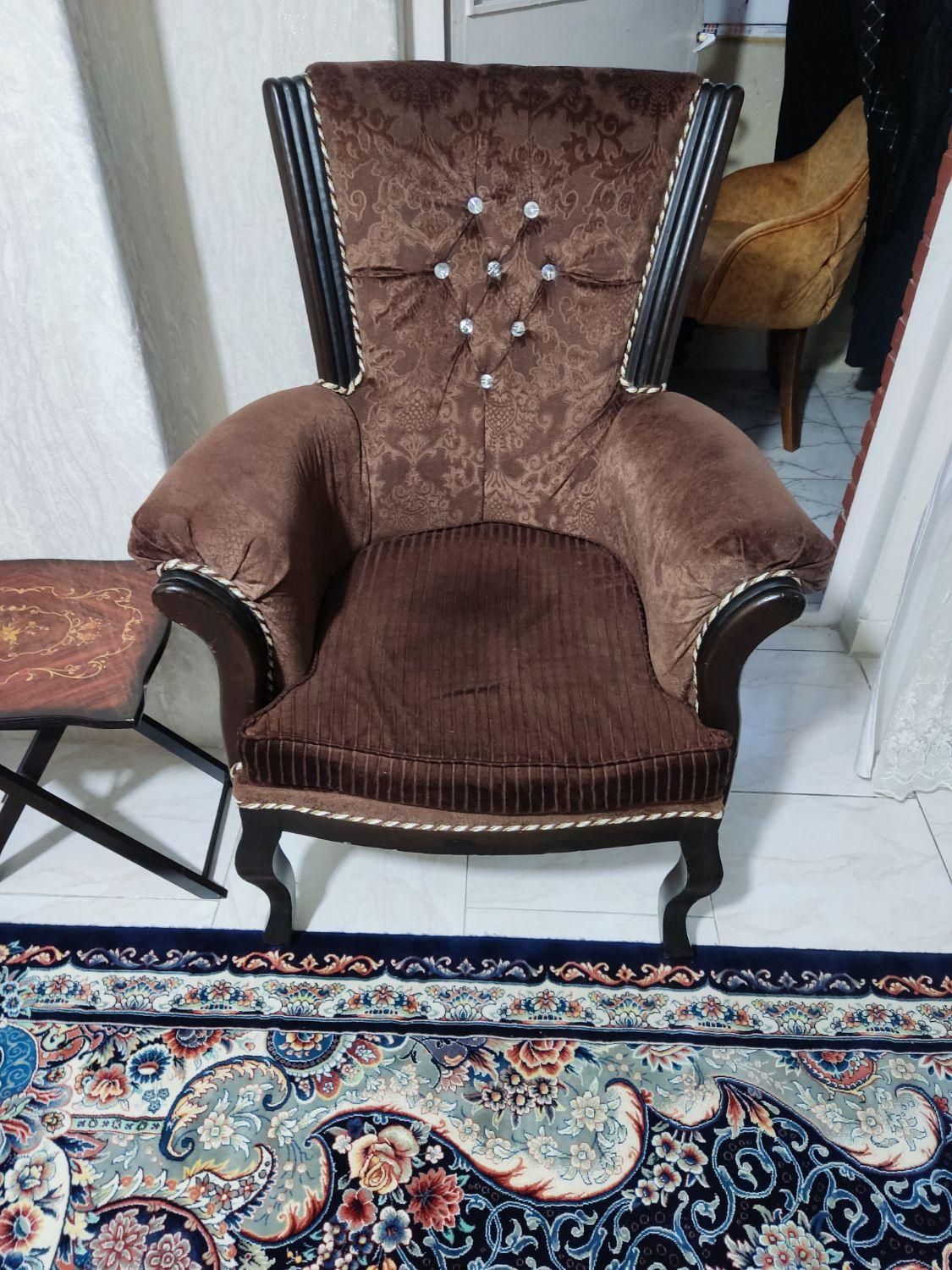 سه نفره و ۴عددتک نفره|مبلمان خانگی و میز عسلی|تهران, قصر فیروزه ۱|دیوار