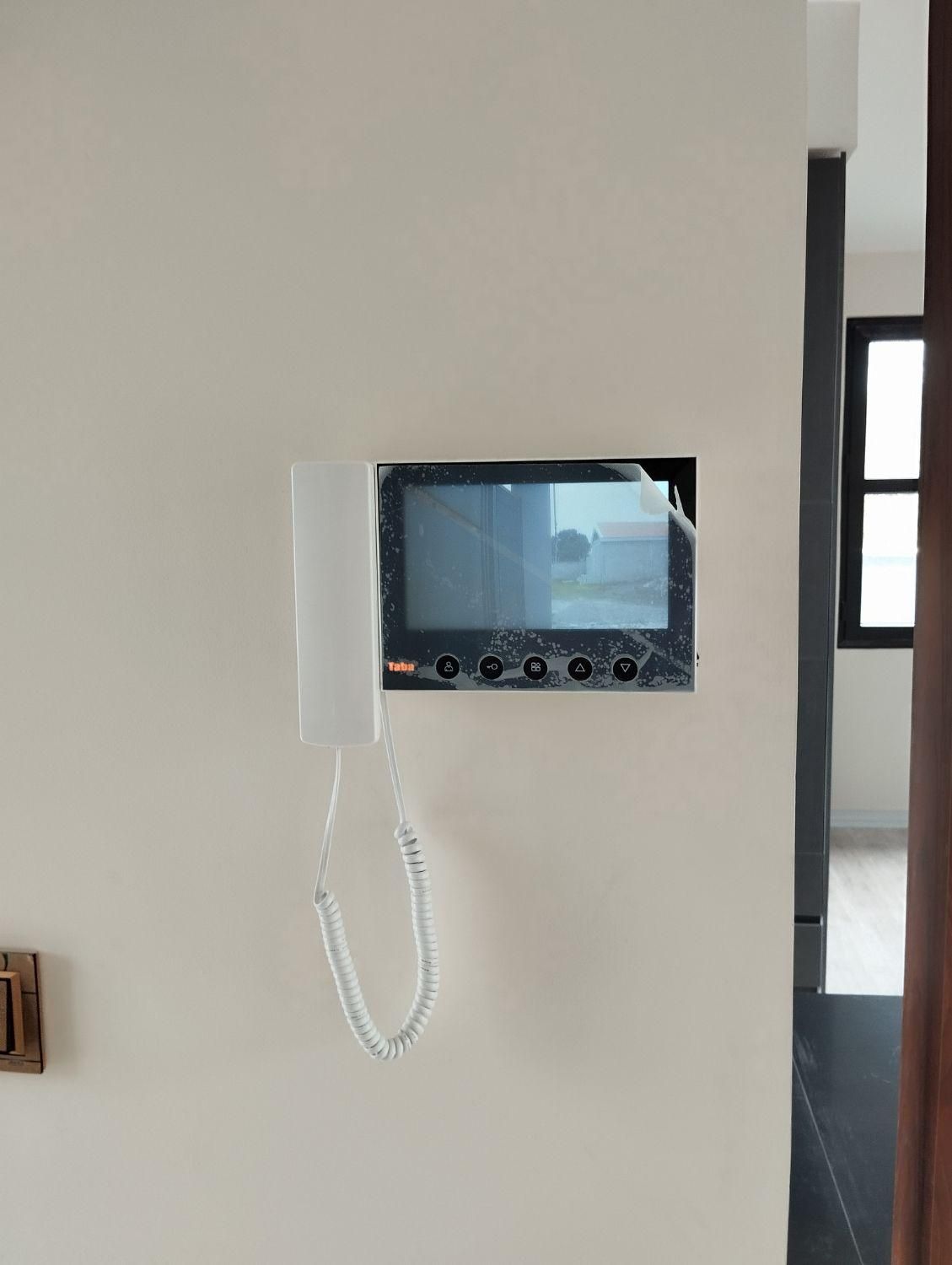 برقکار برق کار برقکاری ساختمان خرده کاری نصب لوستر|خدمات پیشه و مهارت|رشت, چله خانه|دیوار