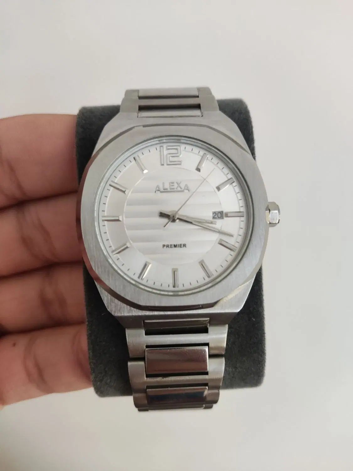 ساعت مچی زیبا|ساعت|اسفراین, |دیوار