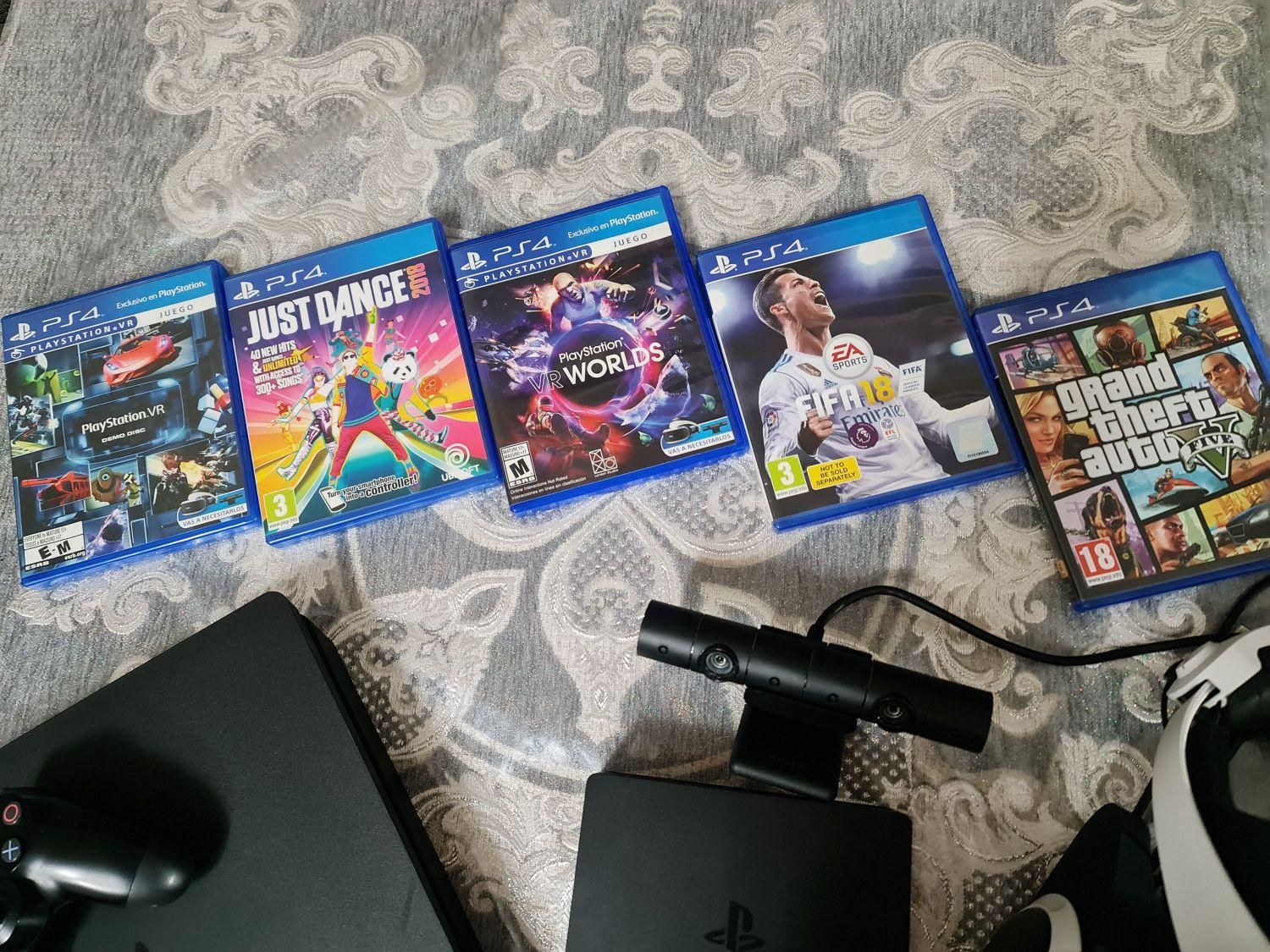 پک کامل ps4 slim 1TB به همراه پک VR کاملا نو|کنسول، بازی ویدئویی و آنلاین|تهران, دبستان|دیوار