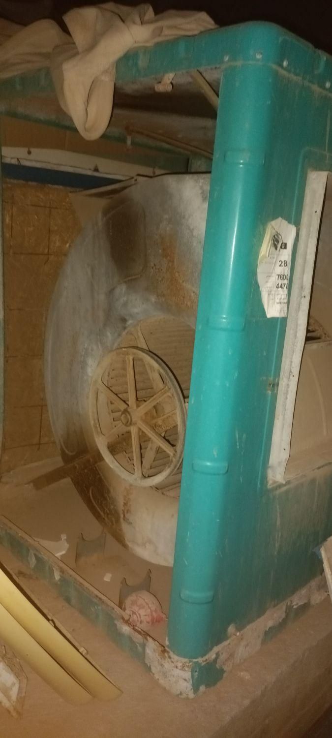 میزتلفن وتلویزیون.کولر.چرخ گوشت صنعتی و وسایل دیگر|میز تلفن|یزد, |دیوار