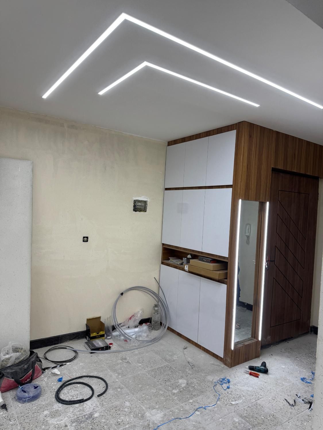 خدمات تخصصی نورپردازی و لاین نوری|خدمات پیشه و مهارت|فولادشهر, C1|دیوار