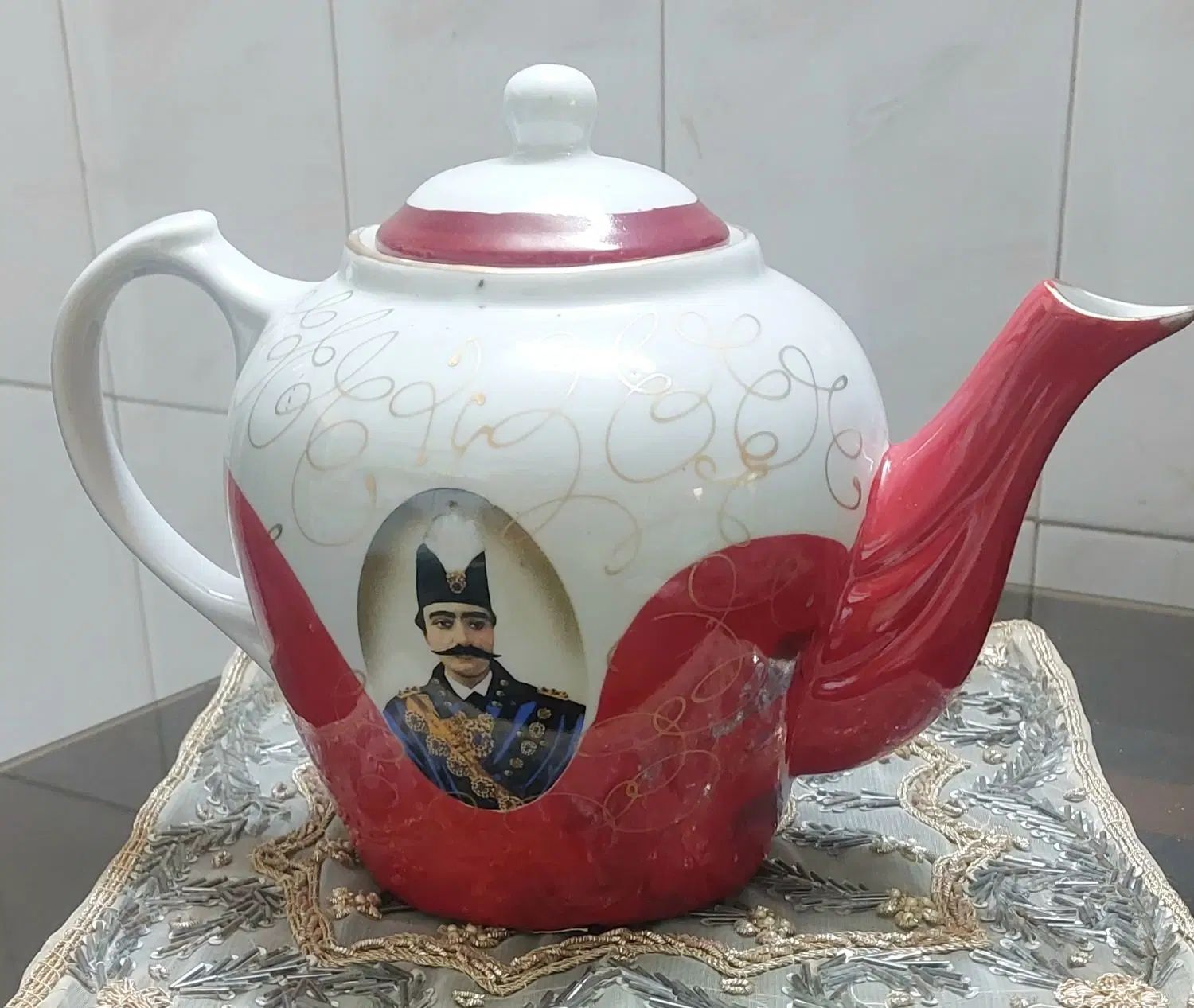 قوری بزرگ طرح شاه عباسی ۲۰ سانتی|قوری، کتری، قهوه‌ساز دستی|اصفهان, سروستان|دیوار