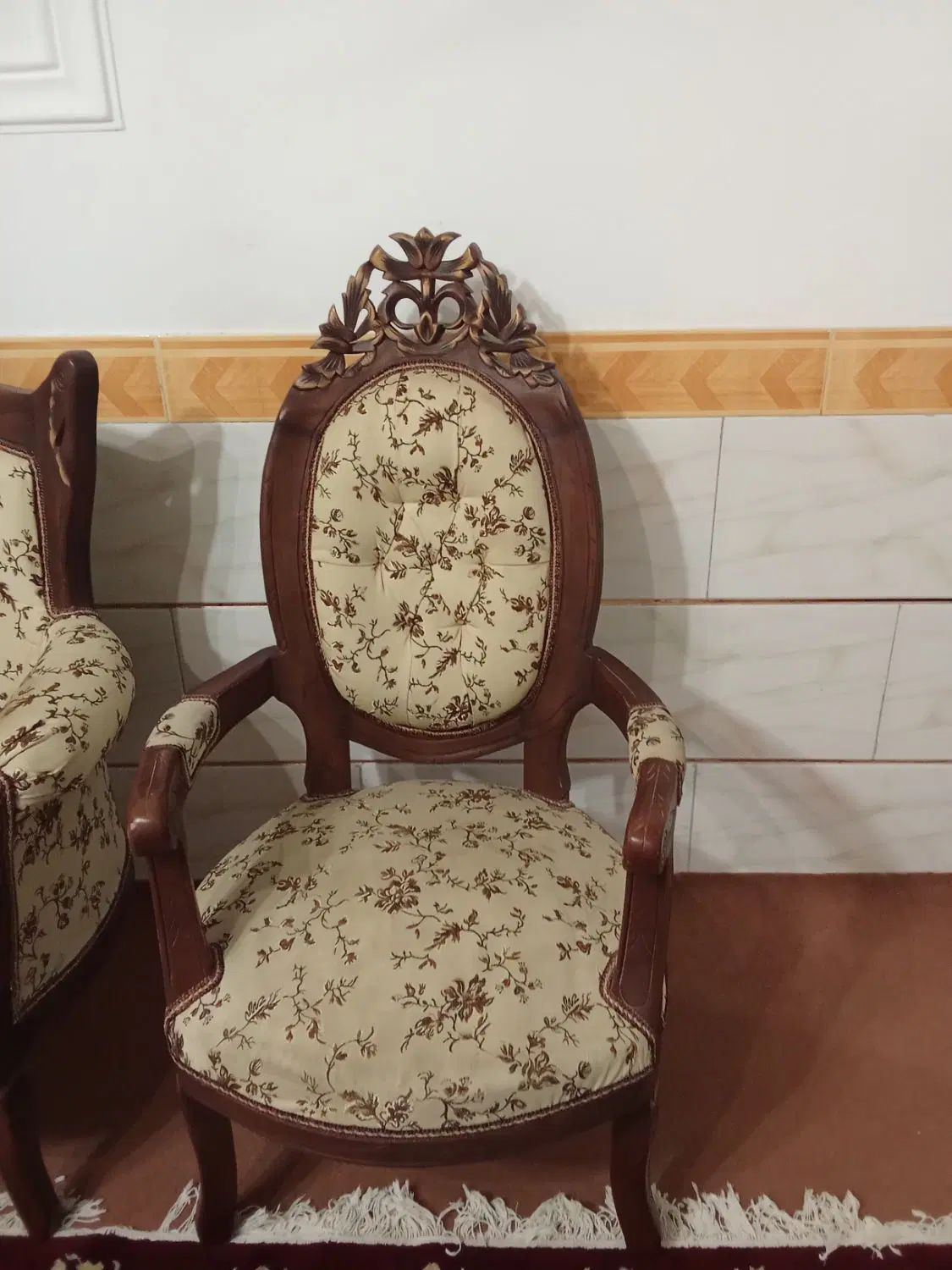 مبل سلطنتی9نفره همراه یک جلو مبلی دو میزعسلی|مبلمان خانگی و میز عسلی|نظرآباد, نظرآباد|دیوار