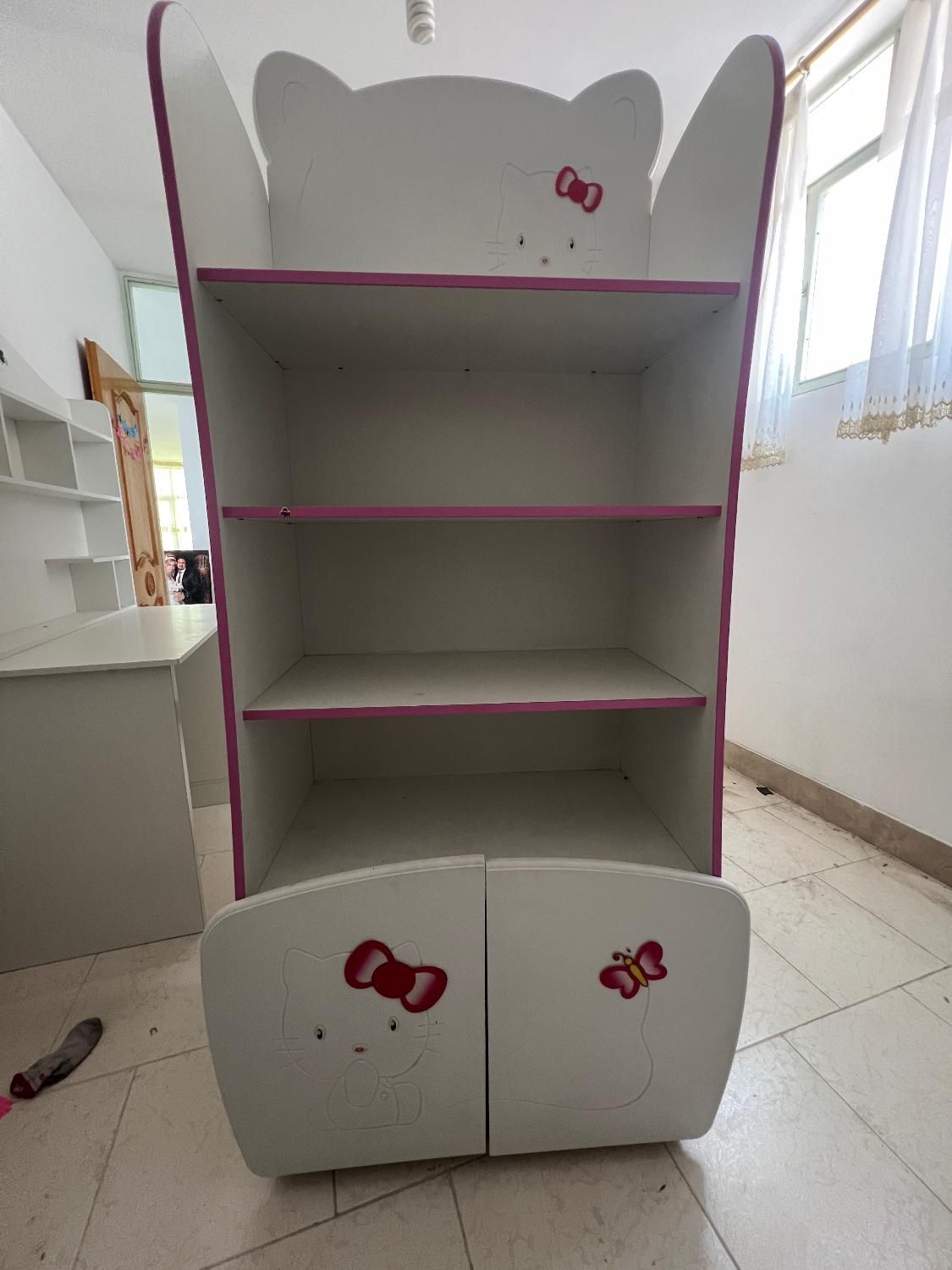 کمد میز ارایش کتابخانه کودک نو و تمیز جنس مرغوب|تخت و سرویس خواب|اصفهان, شمس آباد|دیوار