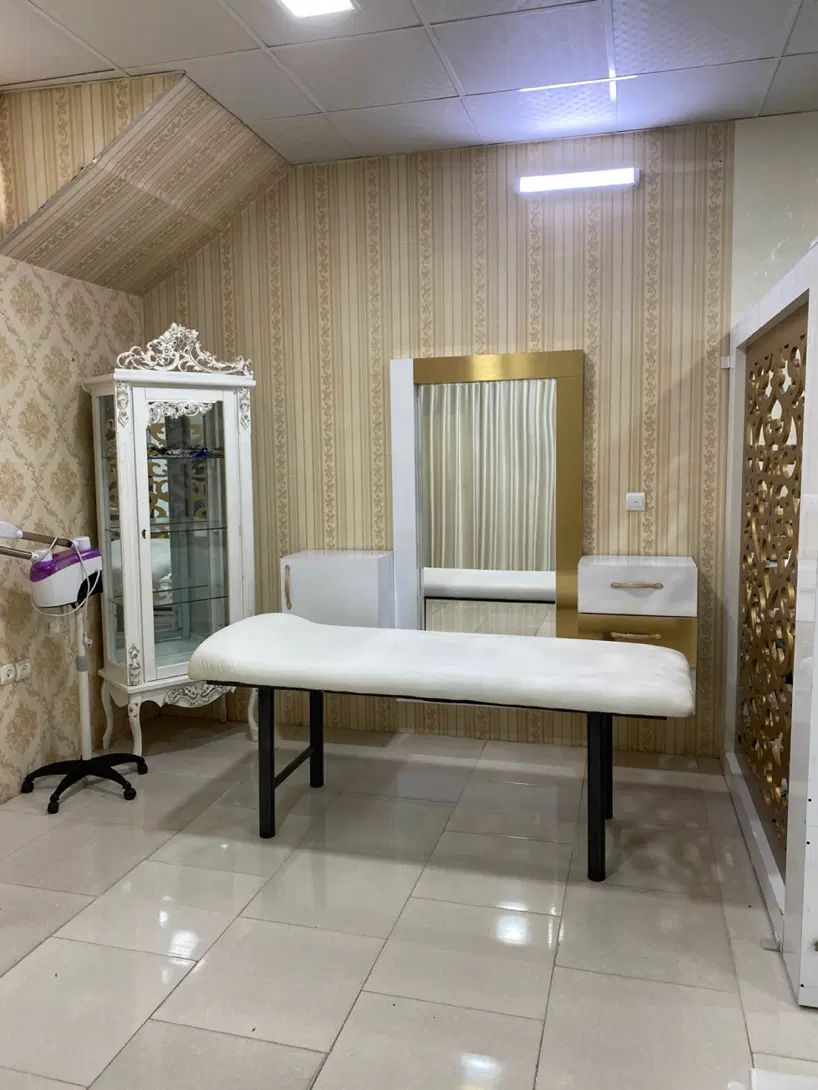 اجاره لاین و اتاق در سالن زیبایی دارای تابلو|اجارهٔ دفتر کار، اتاق اداری، مطب|مشهد, سرافرازان|دیوار