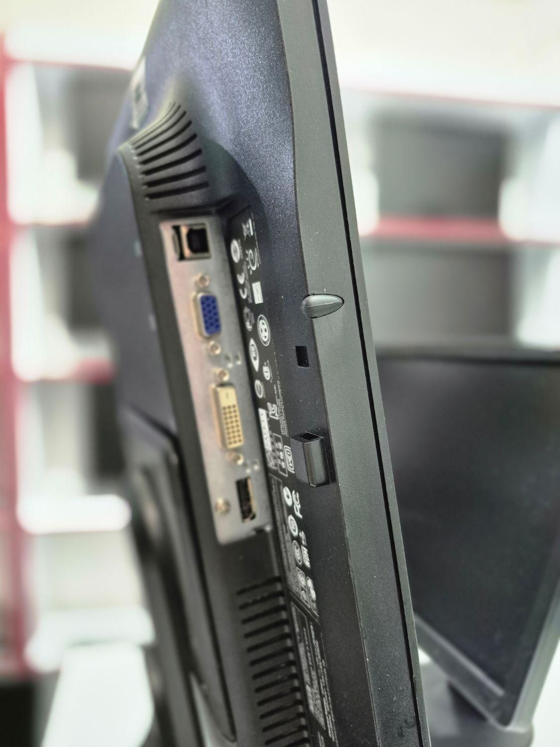 مانیتوربا۳پورت ورودی وusbخورپایه آسانسوری باضمانت|قطعات و لوازم جانبی رایانه|شیراز, زند|دیوار