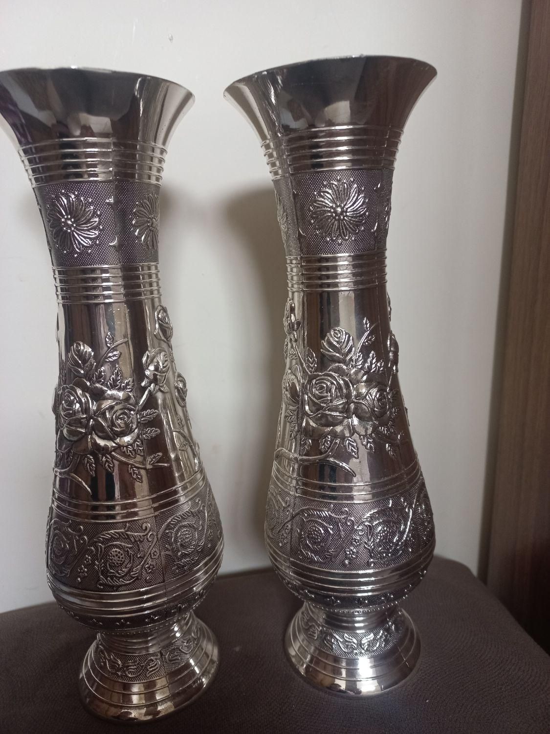 یه جفت گلدان سیلور گل رزبرجسته نونو|صنایع دستی و سایر لوازم تزئینی|اصفهان, زهران|دیوار