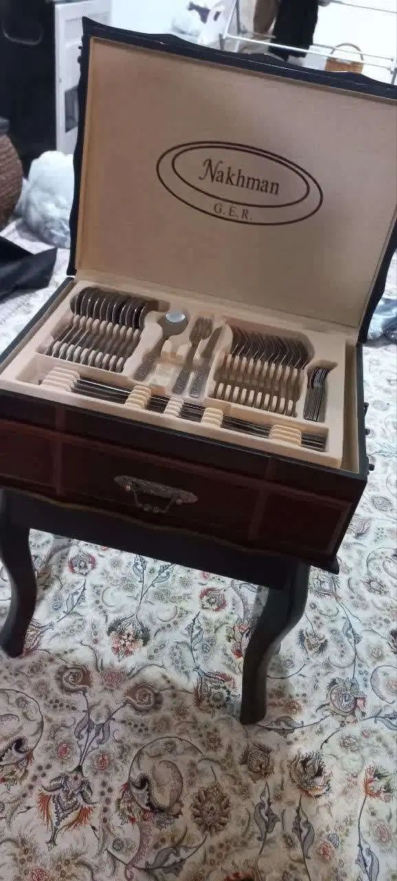 کنسول پایه دار چوبی قاشق و چنگال در حد نو|بوفه، ویترین، کنسول|مشهد, امامیه (شهرک غرب)|دیوار