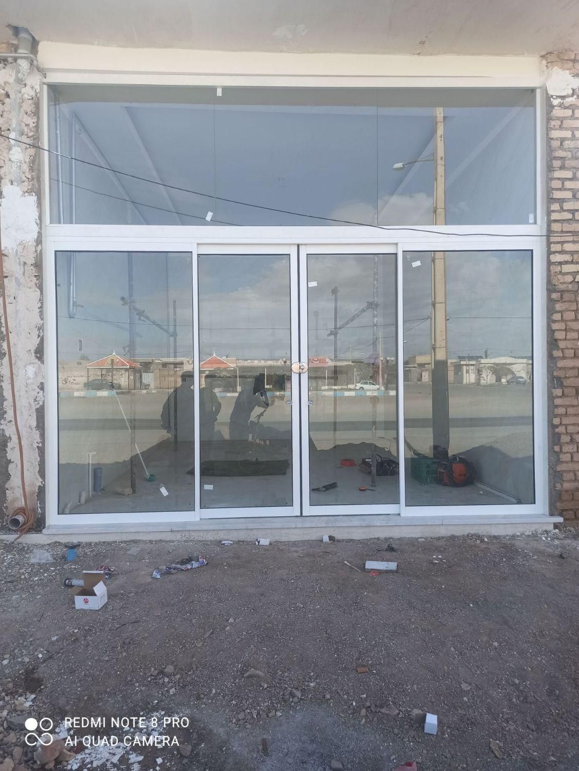 نصب انواع شیشه های سکوریت نو و دسته دوم|خدمات پیشه و مهارت|سبزوار, رضوی|دیوار