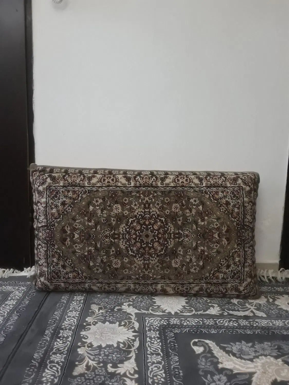 یک جفت پشتی درحدنو|پشتی|مشهد, گاز|دیوار