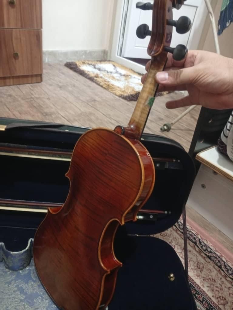 دستگاه ویولون|ویولن|اندیشه, اندیشه فاز ۳|دیوار