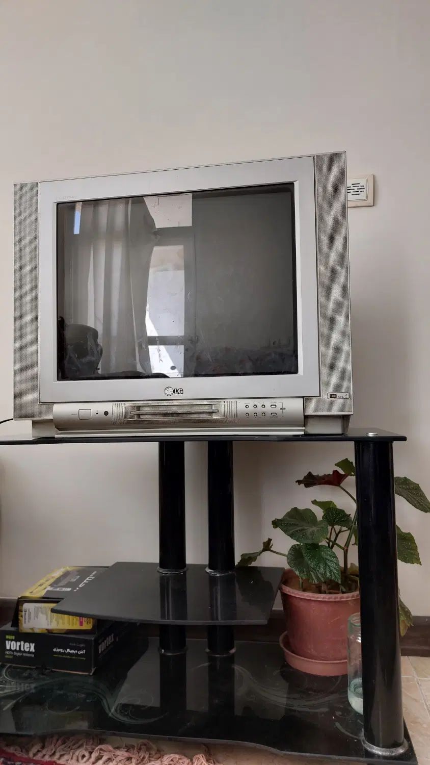 تلویزیون LG، به همراه گیرنده و آنتن رومیزی|تلویزیون و پروژکتور|اصفهان, بهارستان|دیوار