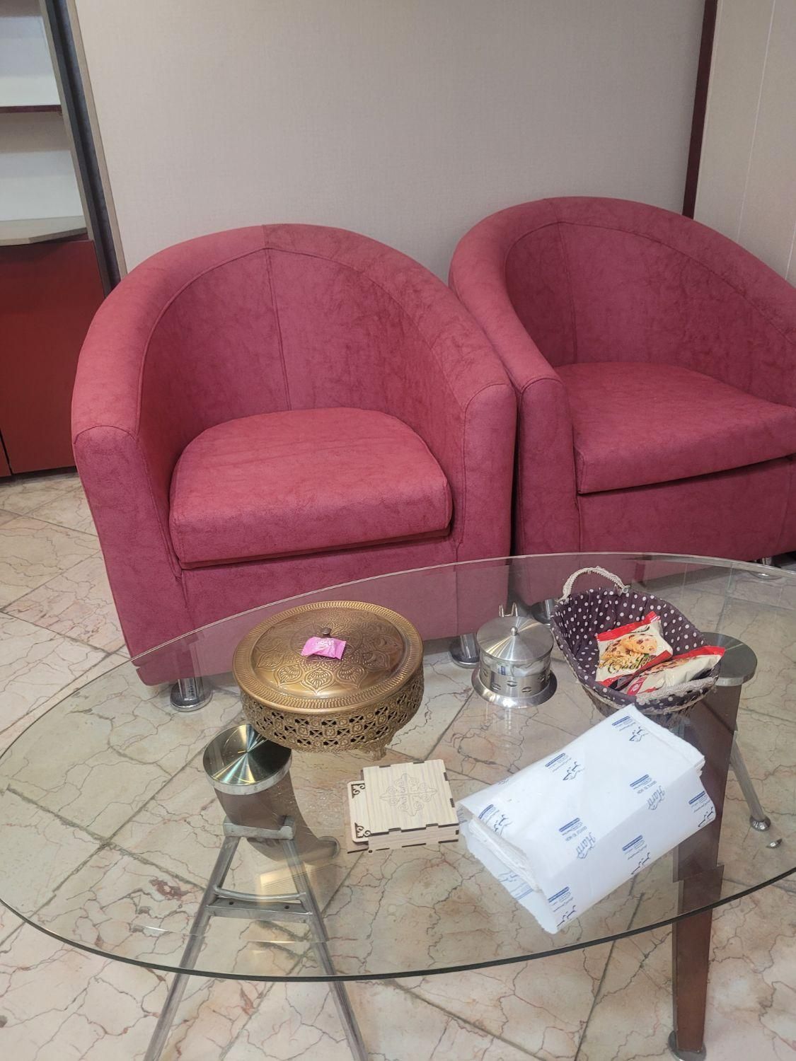 دکور قفسه مبل تکی سالن  کمد جالباسی  میز|آرایشگاه و سالن‌های زیبایی|تهران, خواجه نصیر طوسی|دیوار