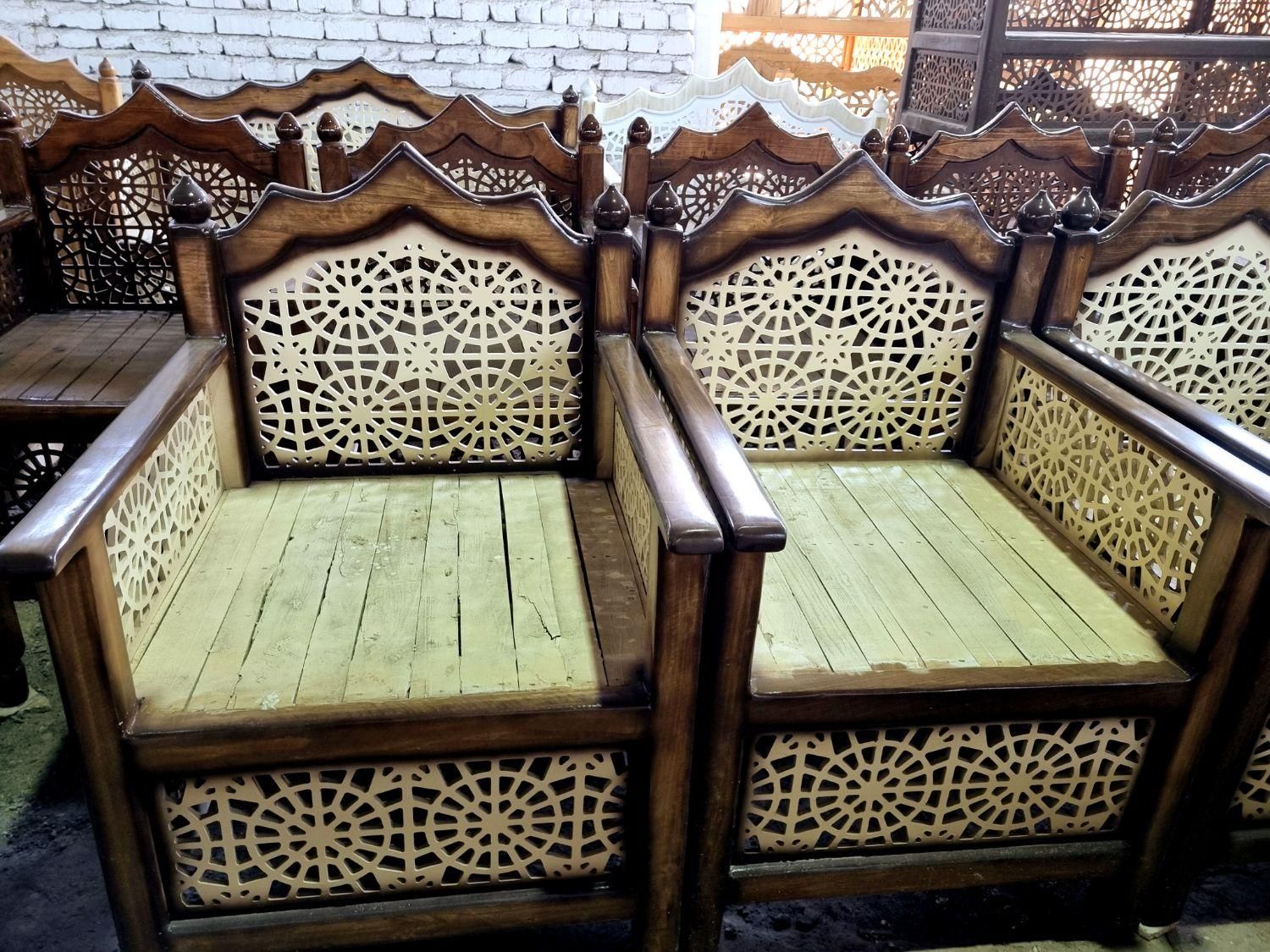 تخت سنتی سایز مبلمانی ۴ نفره ۱۲۲۲|مبلمان خانگی و میز عسلی|اصفهان, زاجان|دیوار
