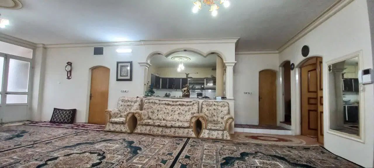 آپارتمان ۱۸۰ متری ۲ خوابه طبقه ۱ در میرزایی۳۴/۳|اجارهٔ آپارتمان|مشهد, رسالت|دیوار