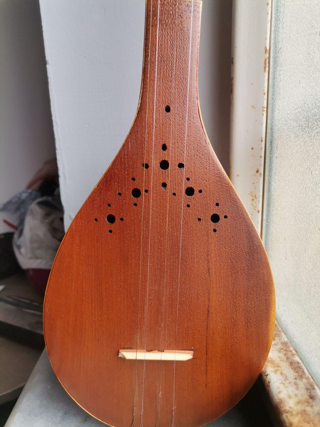 سه تار در حد نو زیاد ازش استفاده نشده|سازهای سنتی|گنبد کاووس, |دیوار