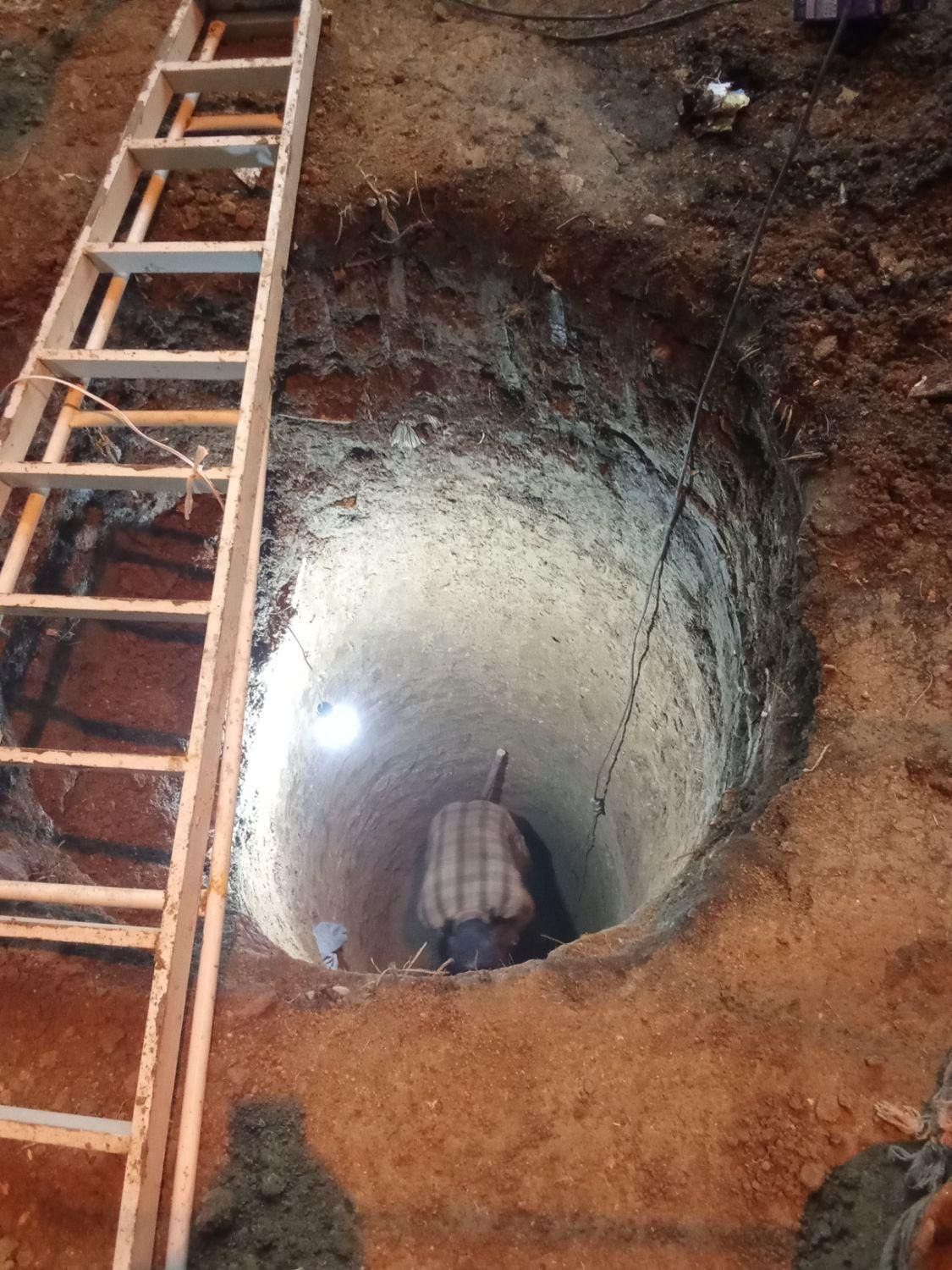 چاه کن و چاه کنی و تخریب بنا بنایی|خدمات پیشه و مهارت|ارومیه, |دیوار